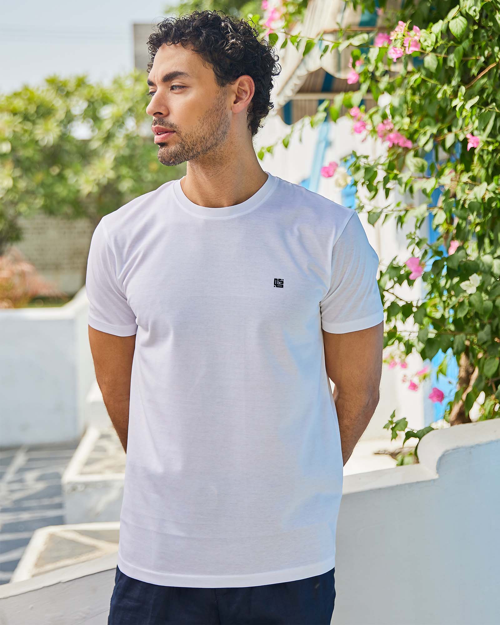 White Solid Crew Neck Tshirt