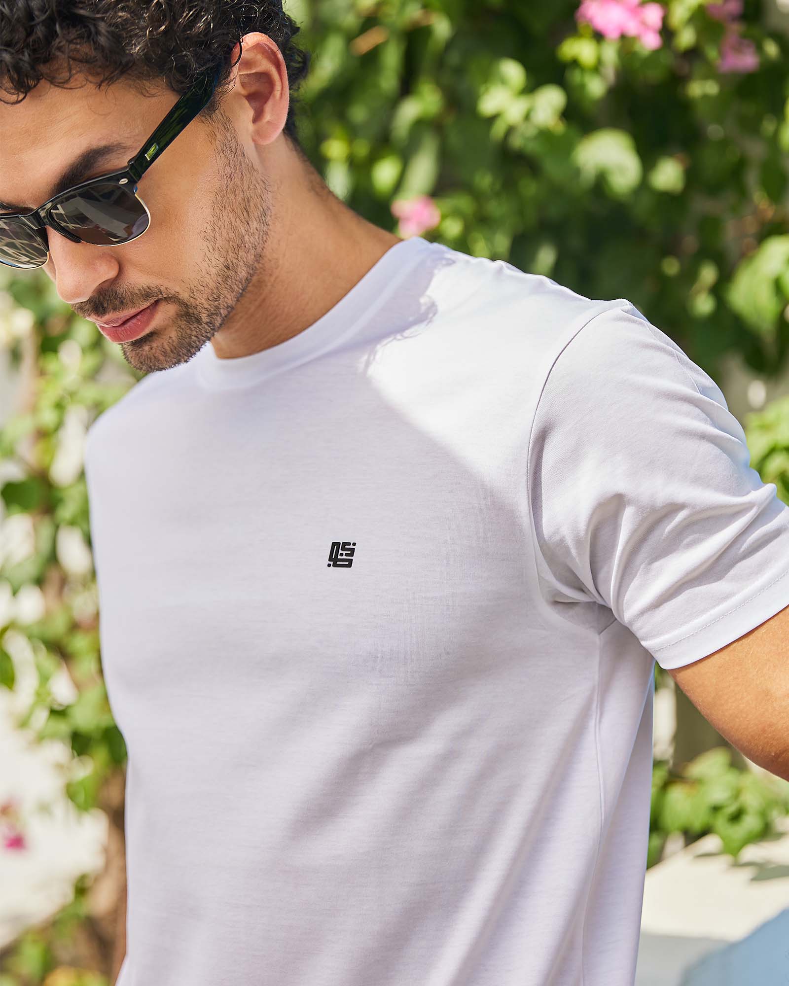 White Solid Crew Neck Tshirt