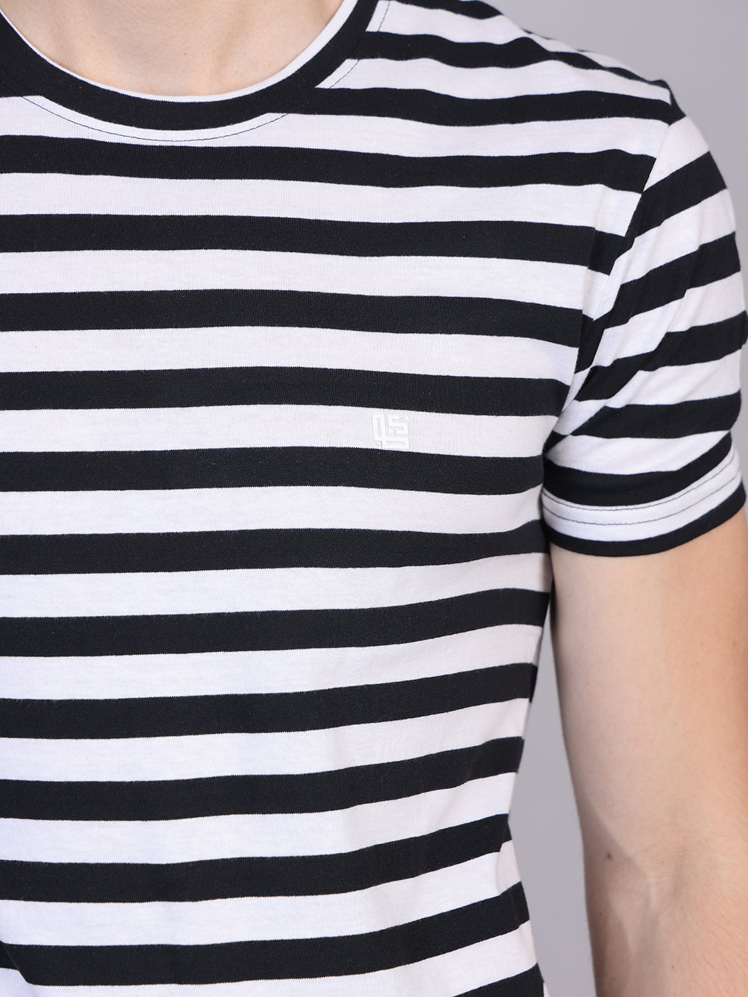 Black And White Men Round Neck Tshirt