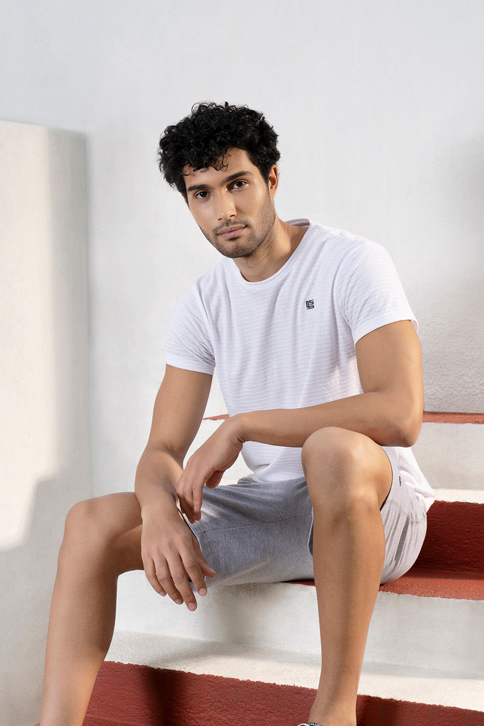 White Solid Crew Neck T-shirt Online