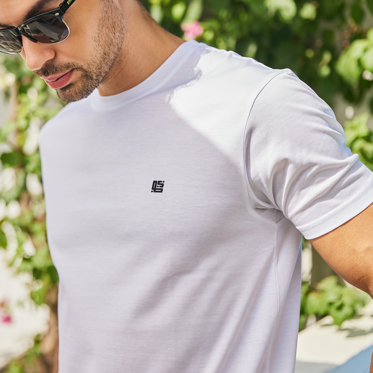 White Solid Crew Neck Tshirt